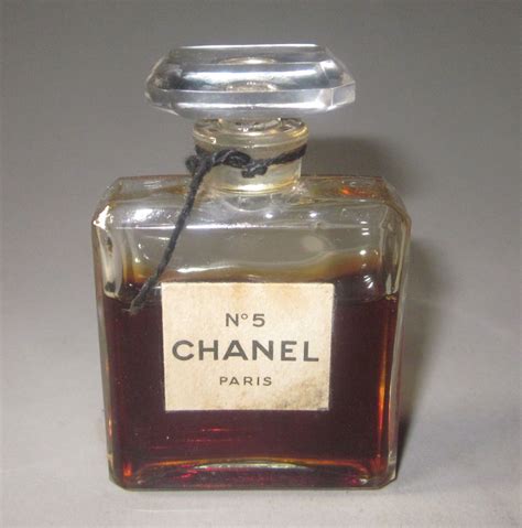 does chanel use stickers on the bottom of their bottles|Chanel no 5 authenticity.